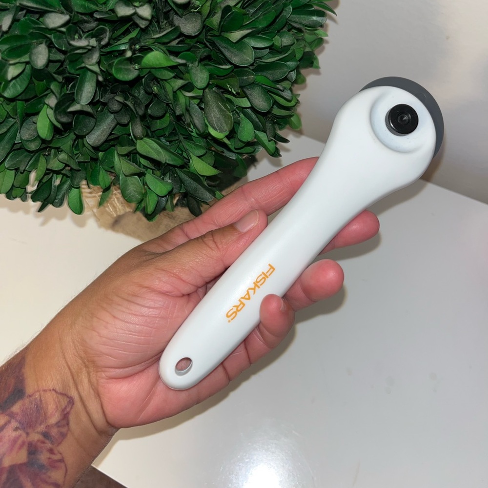 Fiskars Rotary Cutter - Picture 5 of 9